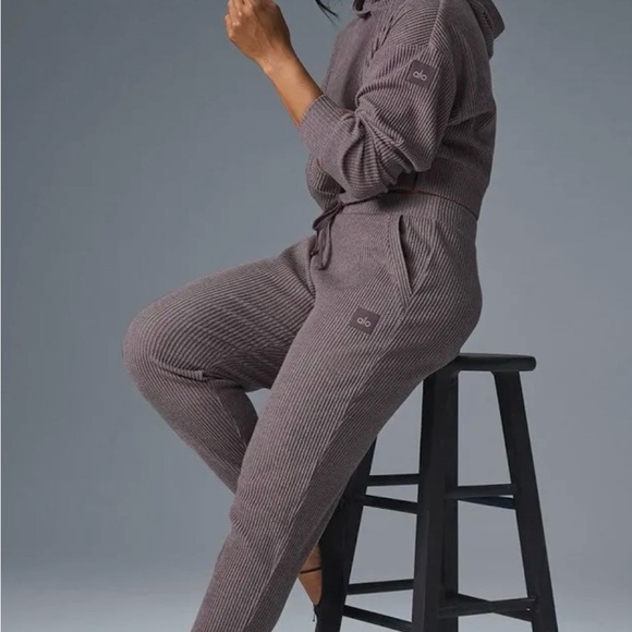 ALO Yoga Pants - Alo Yoga Women's Ribbed muse set - raisinette